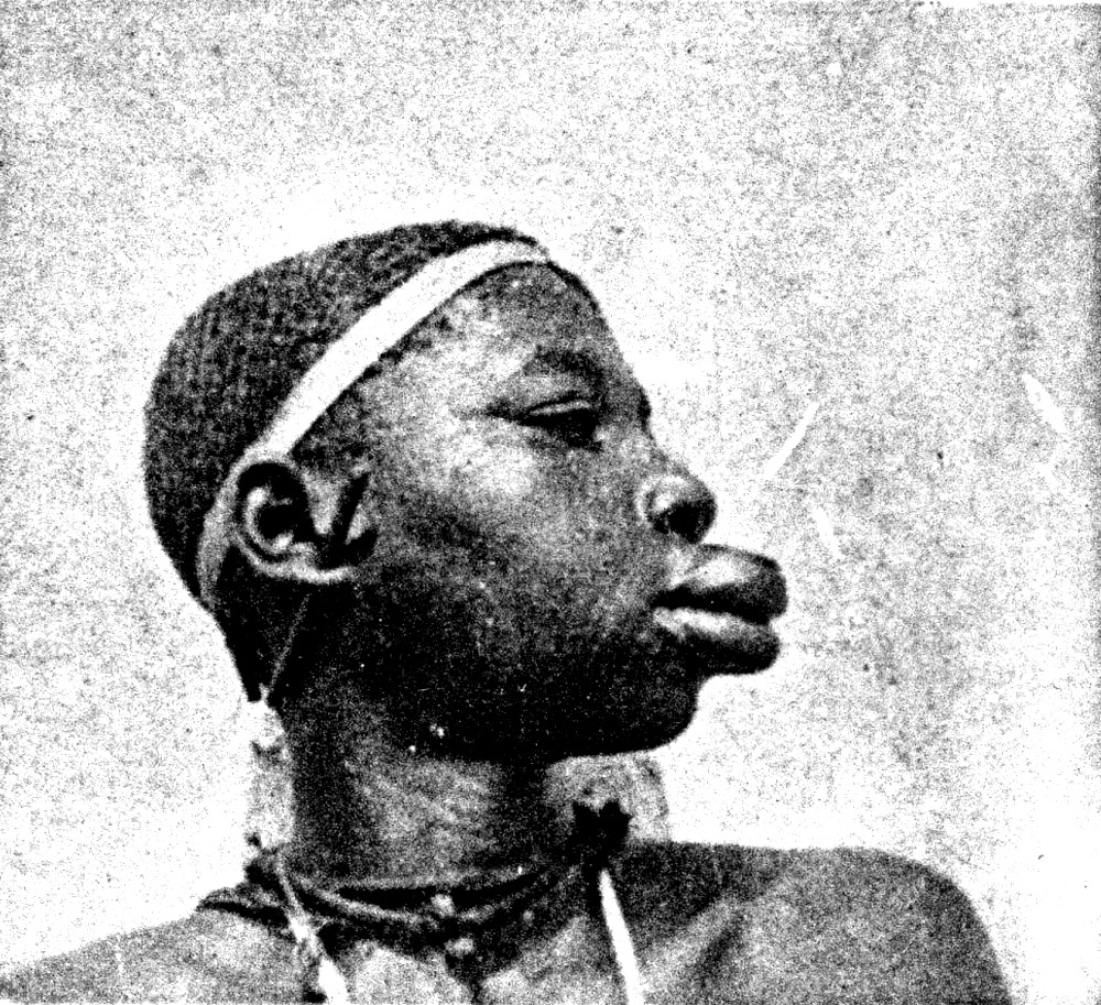 Femme lobi avec labret 1931 Labouret