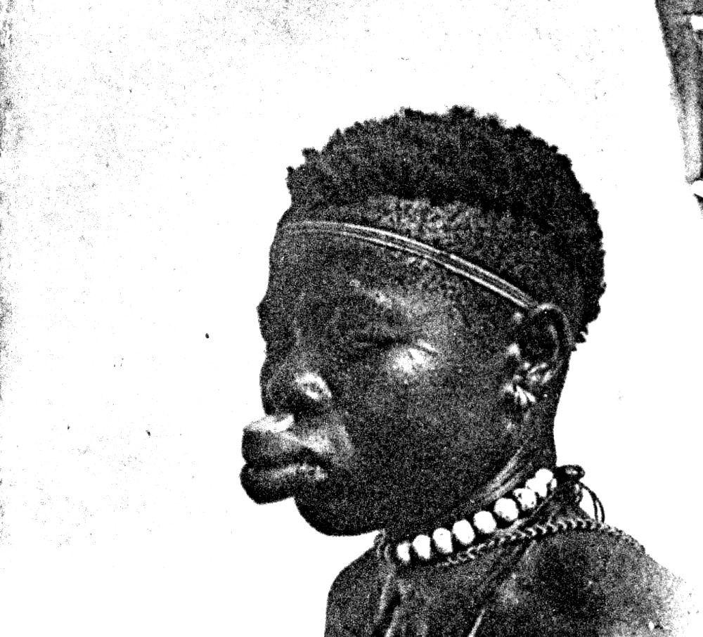 Femme lobi avec labret 1931 Labouret