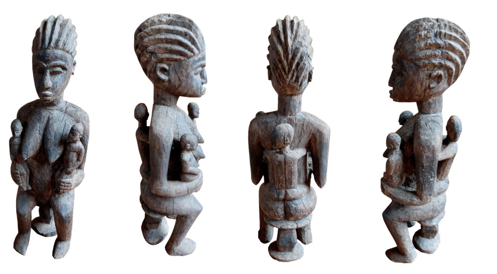 Lobi Femme avec 3 enfants tête tournée face