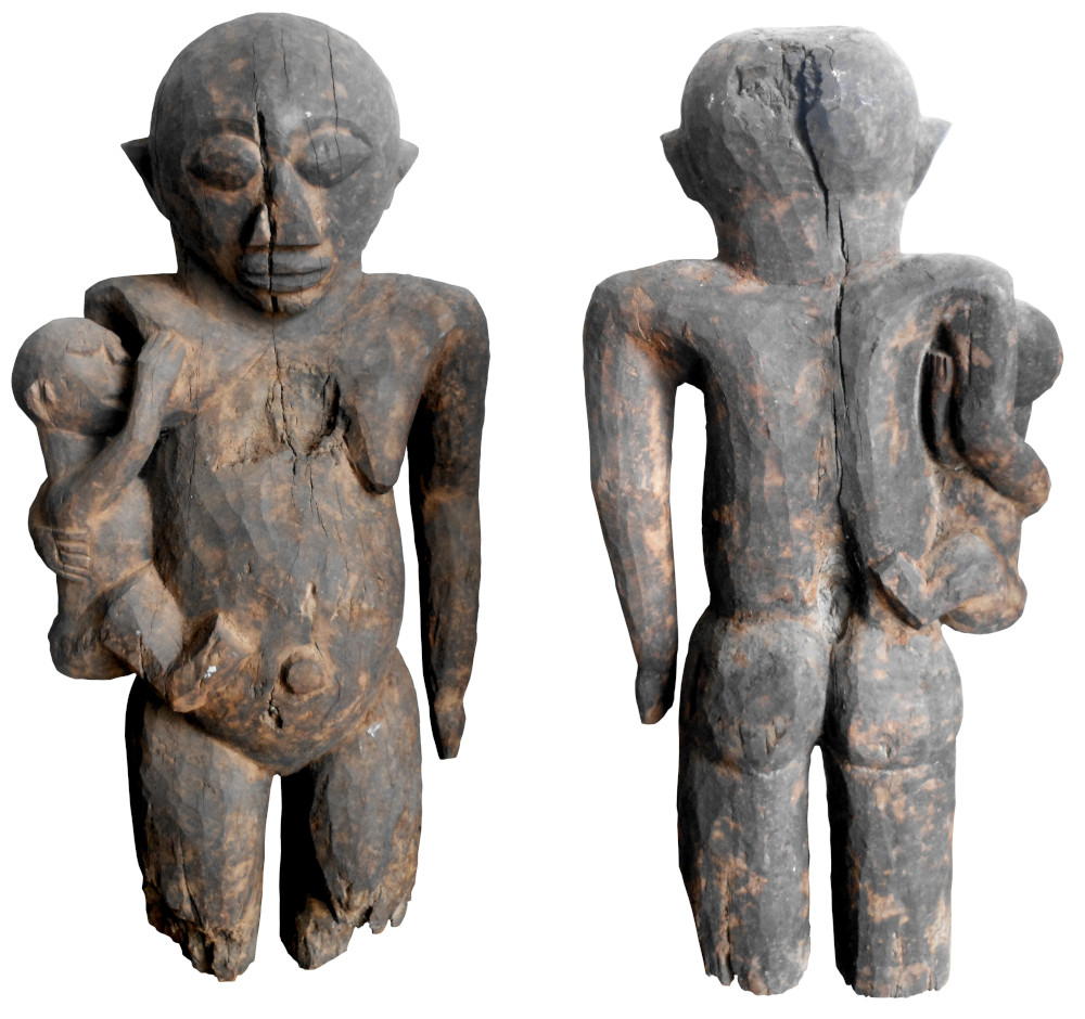 Statue Lobi de femme allaitant un enfant tête face